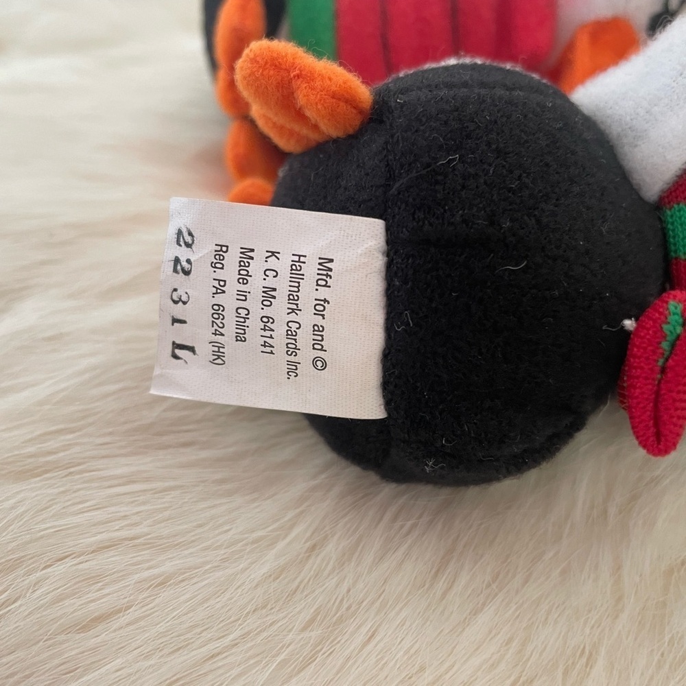 Hallmark Magnetic Kissing Penguins. Y2K - Picture 2 of 5